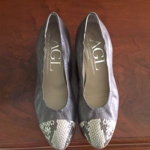 Gently worn.  1.5 inch wedge.